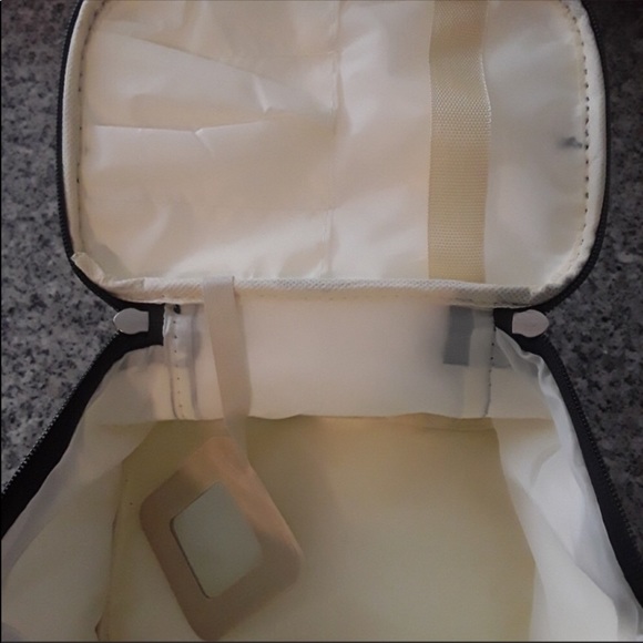 Geo Design Silver Holographic Cosmetics Bag new - Picture 4 of 5